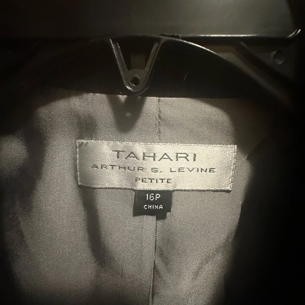 Tahari Elegant Brown Pinstripe Blazer and Skirt Set 16P - Picture 11 of 16